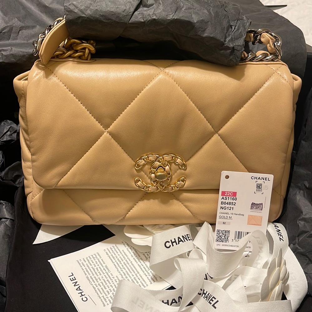 Chanel 19-Beige